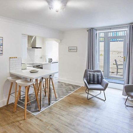 Apartment 1 - Khyber Lodge Apartments Уитби Экстерьер фото