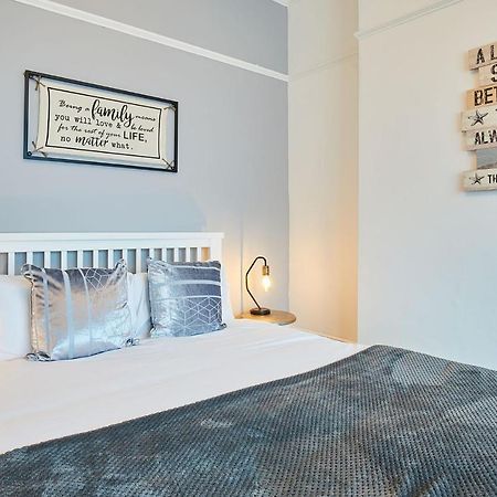 Apartment 1 - Khyber Lodge Apartments Уитби Экстерьер фото