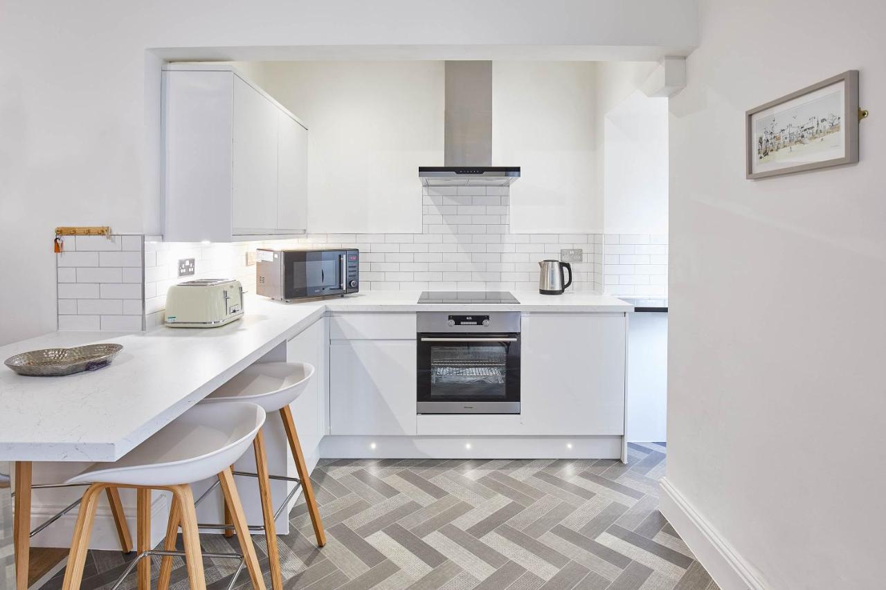 Apartment 1 - Khyber Lodge Apartments Уитби Экстерьер фото
