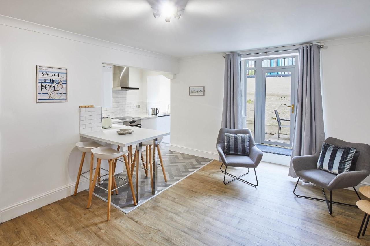 Apartment 1 - Khyber Lodge Apartments Уитби Экстерьер фото