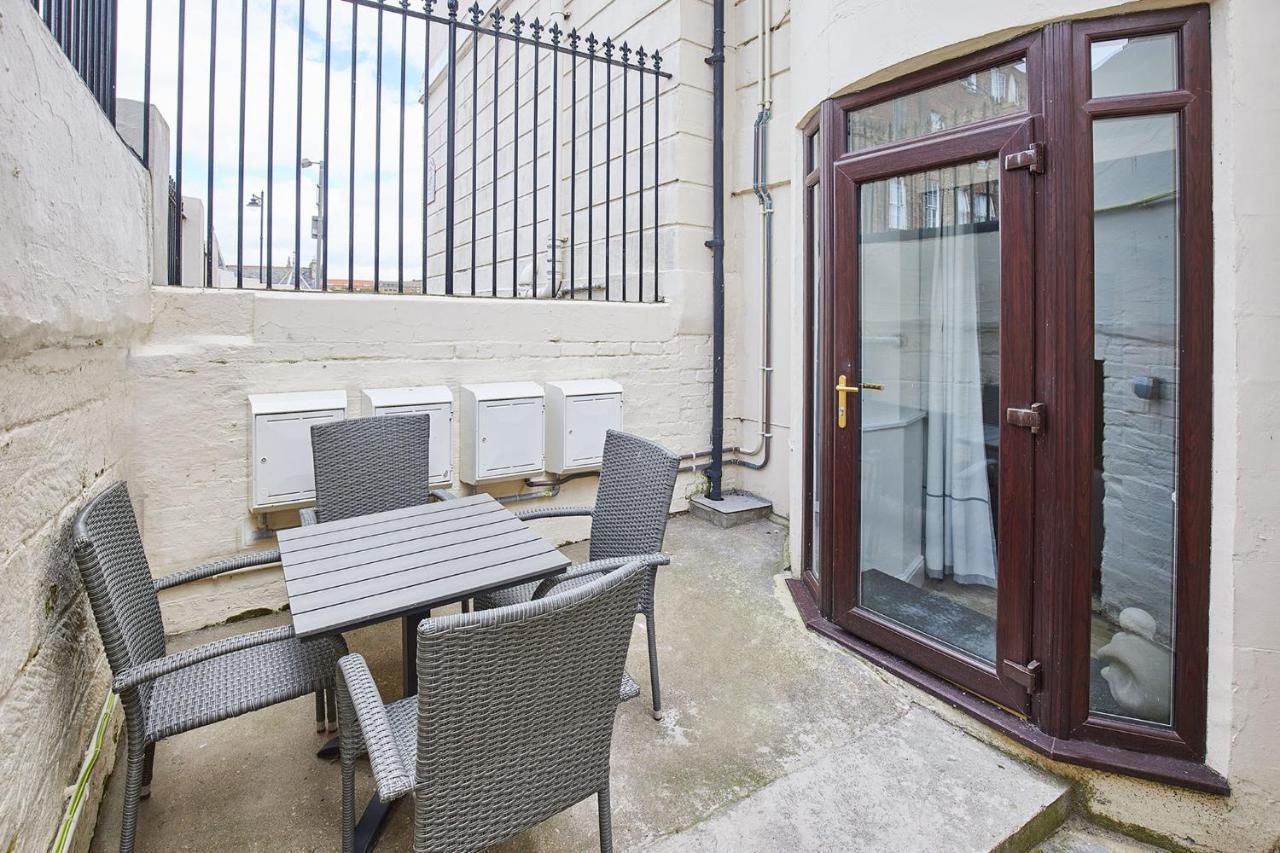 Apartment 1 - Khyber Lodge Apartments Уитби Экстерьер фото
